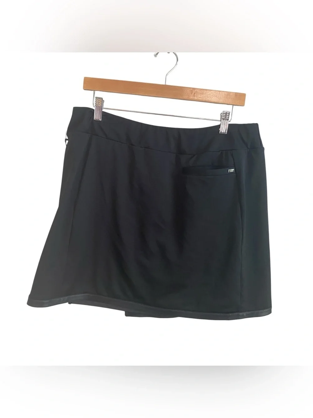 NWT Tail UPF Stretch Black Faux Leather Detail Knit Skort Size Large